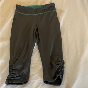 I’m selling legging capris